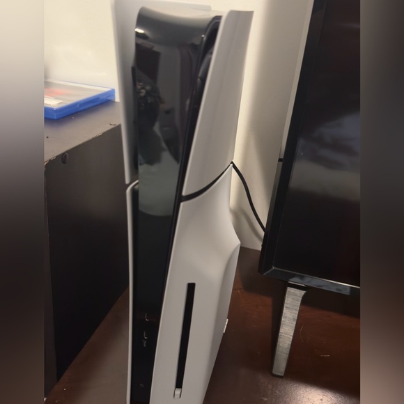 Ps5 brand new - Picture 3 of 3